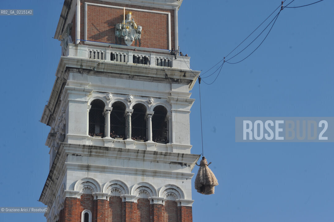 Venice7 februry 2010 - Carnival in St.Marks Square in Venice : Volo dellAngelo  Angel flight by countess Bianca Brandolini dAdda ©Graziano Arici/Rosebud2 carnevale maschera