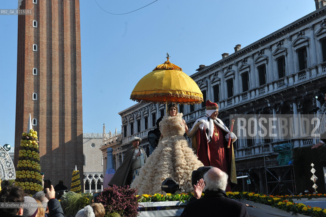 Venice7 februry 2010 - Carnival in St.Marks Square in Venice : Volo dellAngelo  Angel flight by countess Bianca Brandolini dAdda ©Graziano Arici/Rosebud2 carnevale maschera