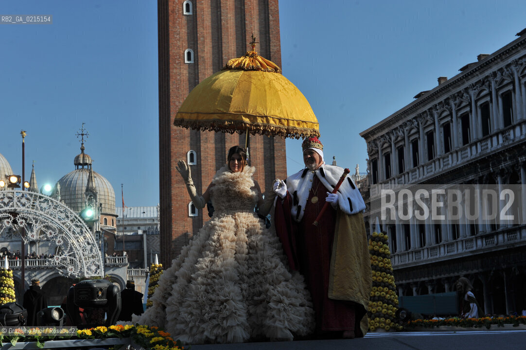 Venice7 februry 2010 - Carnival in St.Marks Square in Venice : Volo dellAngelo  Angel flight by countess Bianca Brandolini dAdda ©Graziano Arici/Rosebud2 carnevale maschera