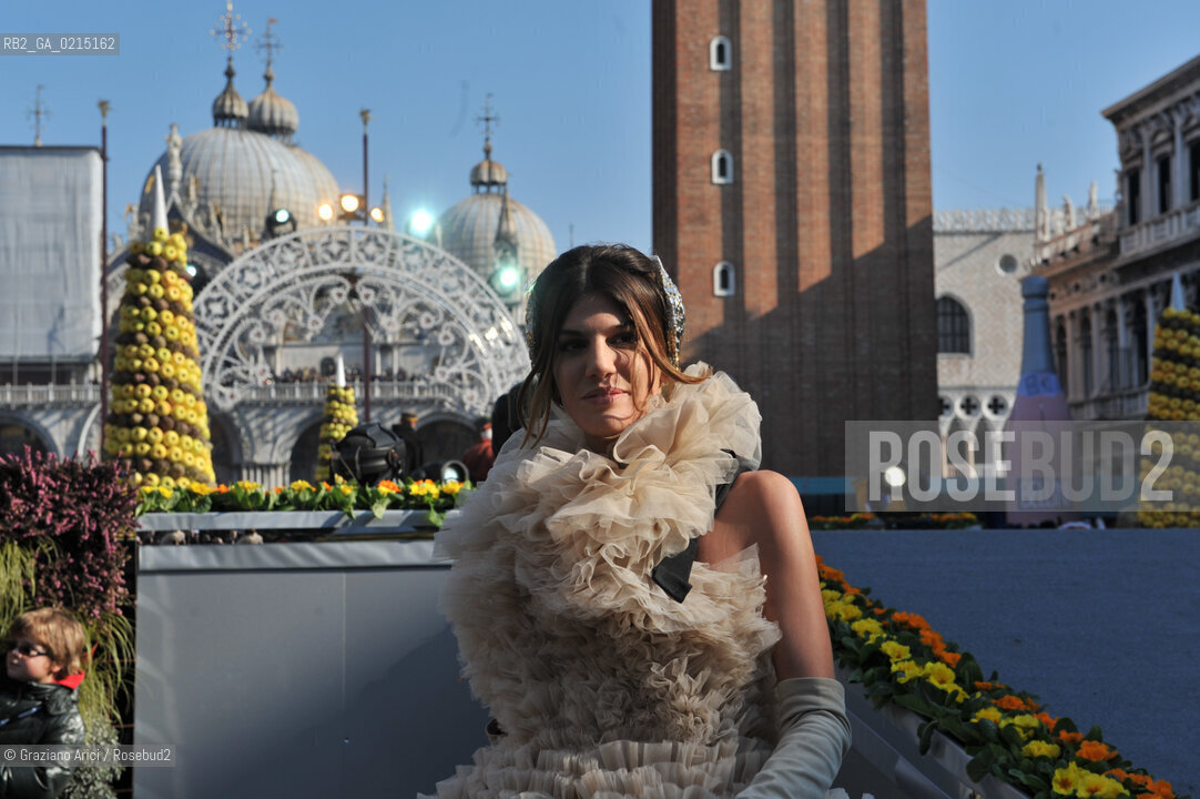 Venice7 februry 2010 - Carnival in St.Marks Square in Venice : Volo dellAngelo  Angel flight by countess Bianca Brandolini dAdda ©Graziano Arici/Rosebud2 carnevale maschera