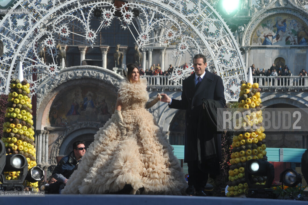 Venice 7 februry 2010 - Carnival in St.Marks Square in Venice : Volo dellAngelo  Angel flight by countess Bianca Brandolini dAdda with Marco Balich  ©Graziano Arici/Rosebud2 carnevale maschera
