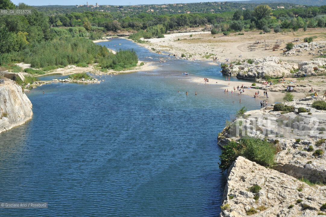 Pont-du Gard (France - Provence - Provenza) 8/09 - Pont-du-gard  ©Graziano Arici/Rosebud2 geo acquedotto romano barca fiume albero valentina