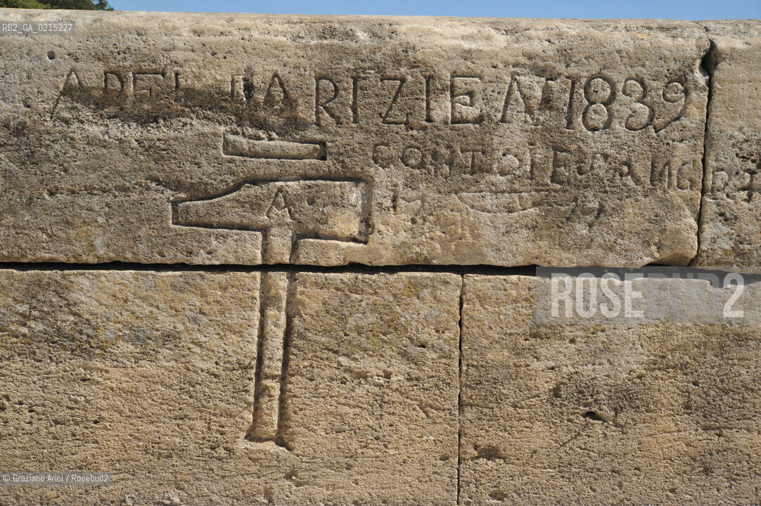 Pont-du Gard (France - Provence - Provenza) 8/09 - Pont-du-gard  ©Graziano Arici/Rosebud2 geo acquedotto romano barca fiume albero valentina