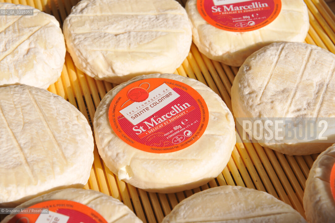 Arles (France - Provence - Provenza) 8/09 - market  cheese ©Graziano Arici/Rosebud2 geo formaggio gastronomia