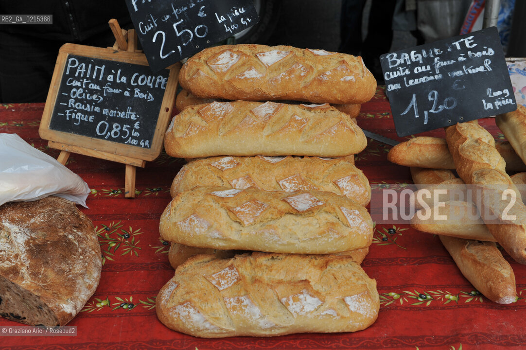 Arles (France - Provence - Provenza) 8/09 - market  bread ©Graziano Arici/Rosebud2 geo pane gastronomia