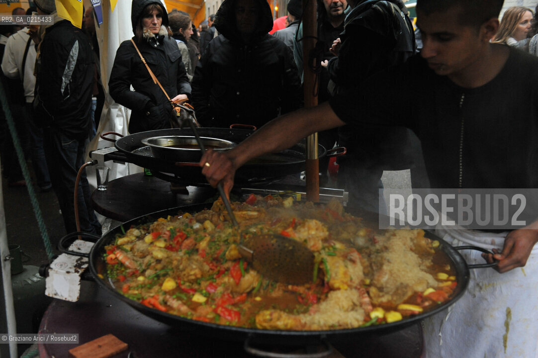 Arles (France - Provence - Provenza) 8/09 -Feria de Paques ©Graziano Arici/Rosebud2 geo toro paella gastronomia