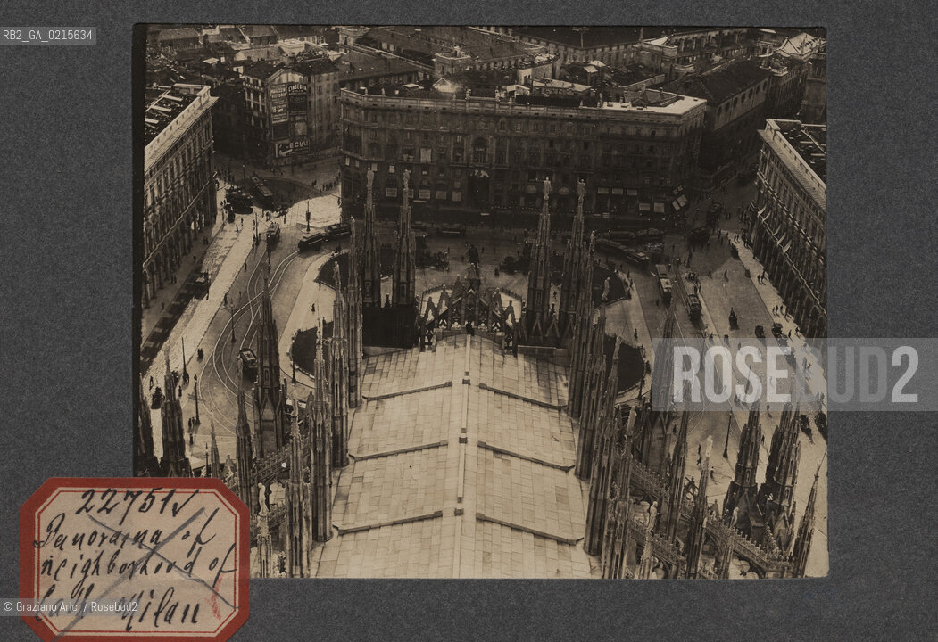 -MILANO, PANORAMA DELLAREA DEL DUOMO, SENZA DATA. STAMPA ALLALBUMINA INCOLLATA SU CARTONCINO, CM 11,3X9 ©ARCHIVIO Graziano Arici/Rosebud2  , FOTOANTICHE.-MILAN, AERIAL VIEW OF THE CATHEDRAL AREA, UNDATED. ALBUMEN PHOTOGRAPH MOUNTED ON CARDBOARD, CM 11,3X9 ©Graziano Arici/Rosebud2 