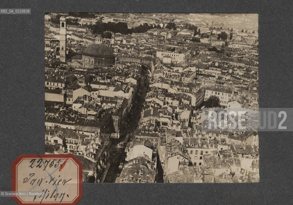 -MILANO, VISIONE PANORAMICA, SENZA DATA. STAMPA ALLALBUMINA INCOLLATA SU CARTONCINO, CM 11,3X9 ©ARCHIVIO Graziano Arici/Rosebud2   FOTOANTICHE.-MILAN, PANORAMA VIEW, UNDATED. ALBUMEN PHOTOGRAPH MOUNTED ON CARDBOARD, CM 11,3X9 ©Graziano Arici/Rosebud2 