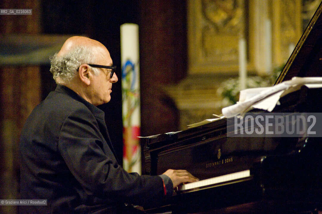 Venice 13/5/10 - The composer and pianist Michael Nyman in concert in Frari Church in Venice, in front of the well-known Tizianòs painting Assunta musica pianista ©Graziano Arici/Rosebud2