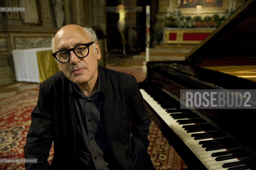 Venice 13/5/10 - The composer and pianist Michael Nyman in concert in Frari Church in Venice, in front of the well-known Tizianòs painting Assunta musica pianista ©Graziano Arici/Rosebud2