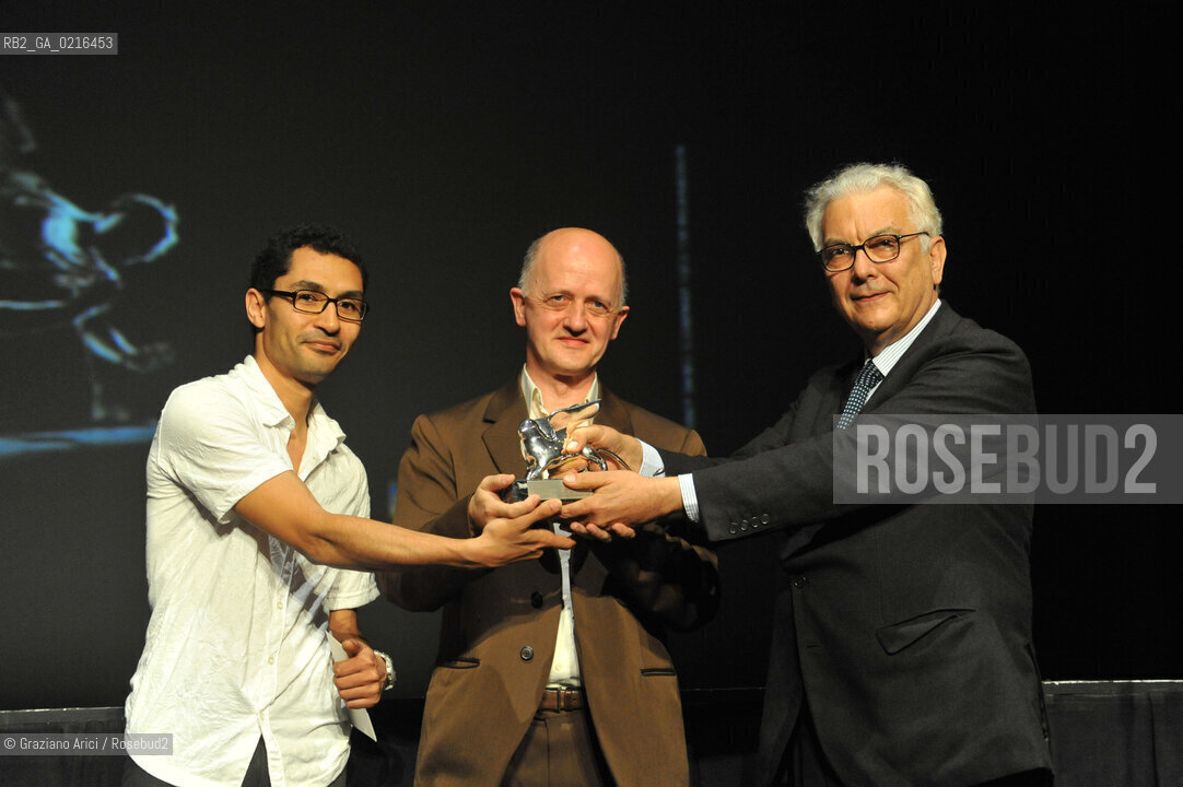 VENICE 4/6/10 - Biennale Danza 2010 : The Silver Lion for the Performing Arts Sector 2010 is given to P.A.R.T.S.  and to Theofield Van Rompay and Salvador Sanchis -  from left: Salvador Sanchis, Theofield Van Rompay and the Biennale President Paolo Baratta  danza balletto Leone dOro alla Carriera ©Graziano Arici/Rosebud2