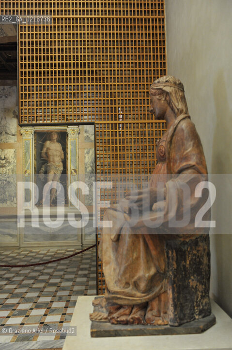 Venice - 12/7/10 - Cà dOro Museum : Wooden grate in front of  St. Sebastian by Andrea Mantegna. The wooden grate was put by an architect follower of Carlo Scarpa. Museo grata sebastiano ©Graziano Arici/Rosebud2