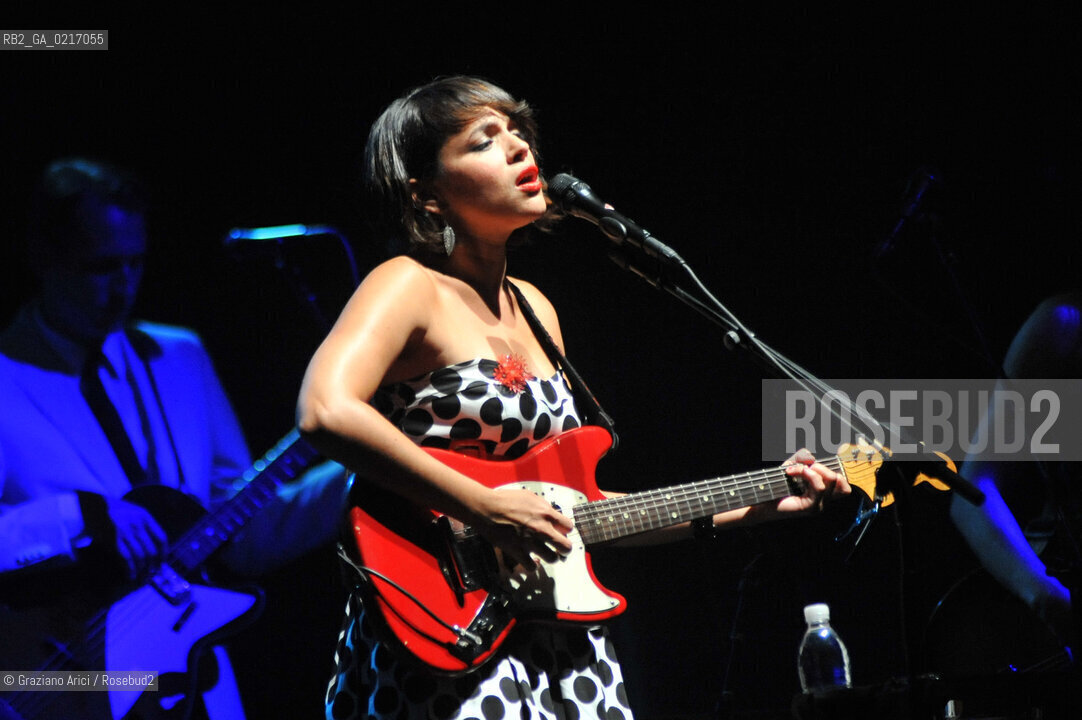Venice - 24/07/10 The singer and musician Norah Jones musica pop rock ©Graziano Arici/Rosebud2