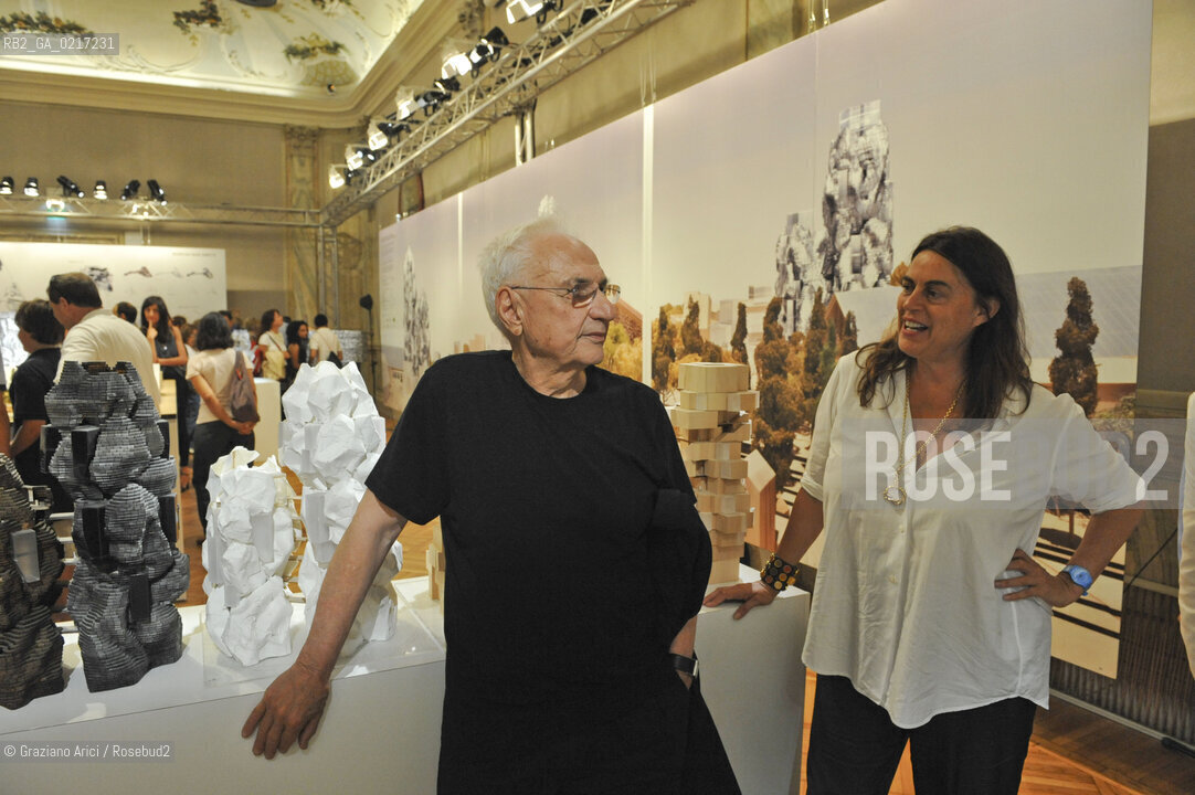 Venice 25/08/2010 - The architect Frank O.Gehry with his Project for the Luma Foundation in Parc des Ateliers in Arles and Maia Hoffmann Luma Foundation President  Architettura architetti ©Graziano Arici/Rosebud2