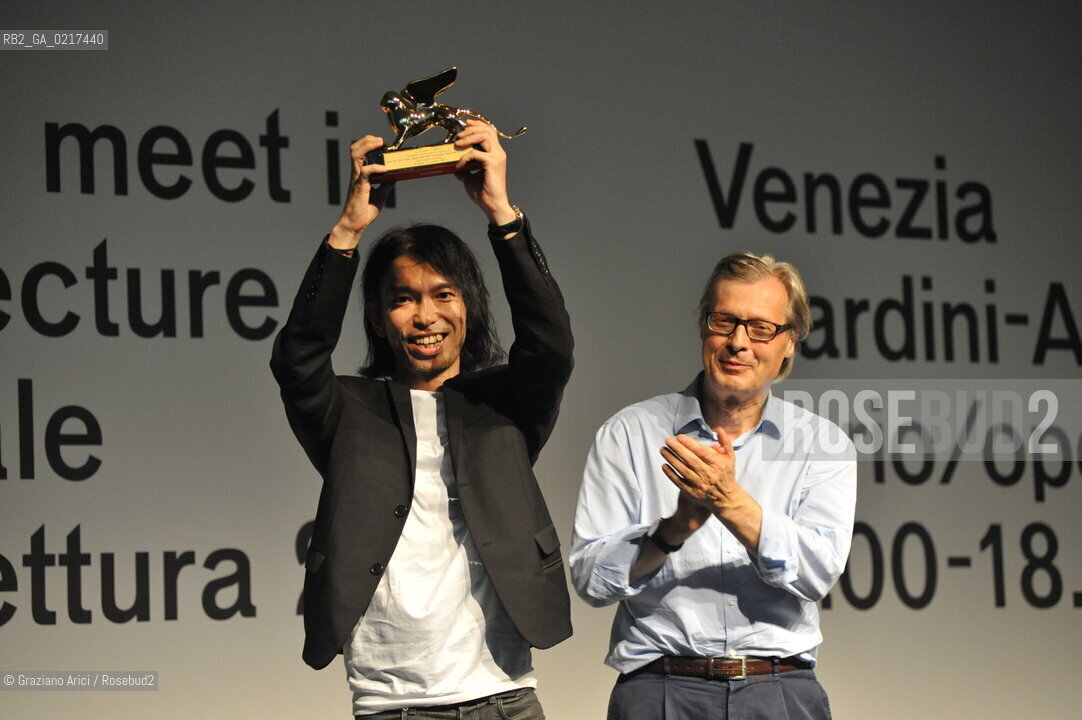 Venice 26/08/2010 -  12 Architecture Biennale: Palazzo delle Esposizioni - Golden Lion of the best project of the Exhibition People meet in architecture to junya.ishigami+associates Architecture as air: Study for château la coste with Vittorio Sgarbi -  Architettura architetti giardini leone oro ©Graziano Arici/Rosebud2