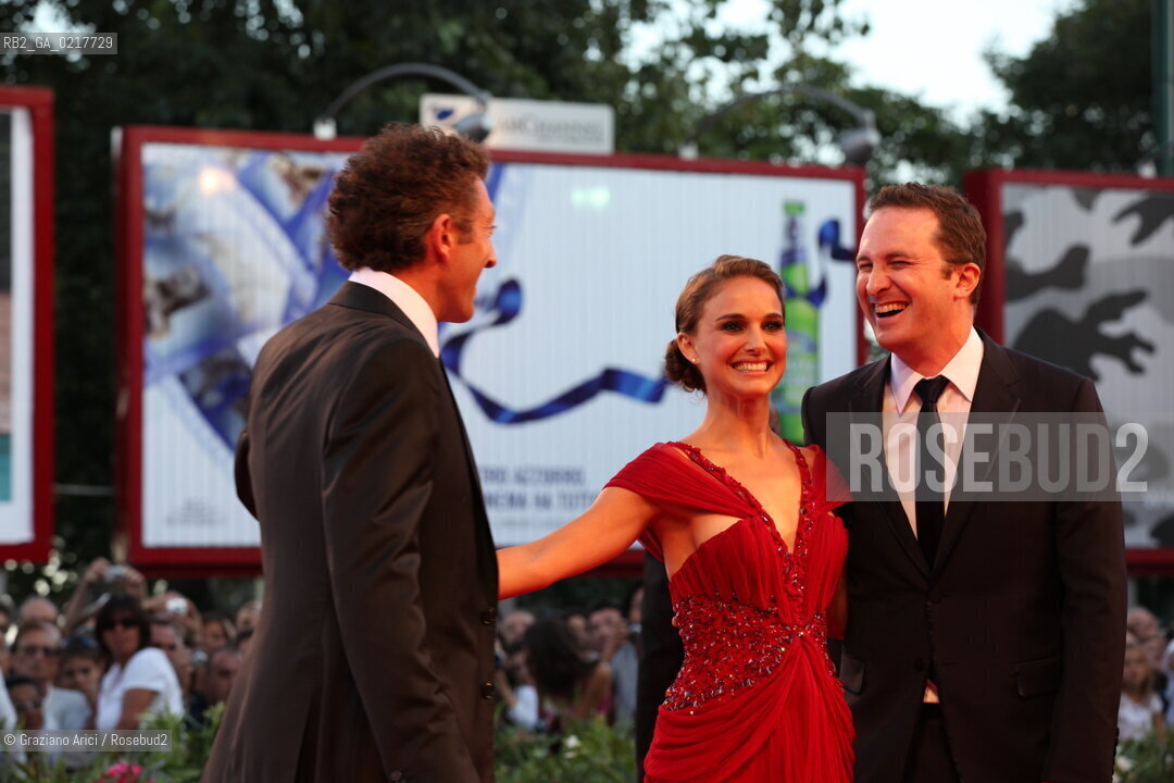 67th Venice International Film Festival - Venice September 1, 2010 - Red Carpet of the Film Black Swan - Actress Natalie Portman with actor Vincent Cassel (left) and the director Darren Aronofsky