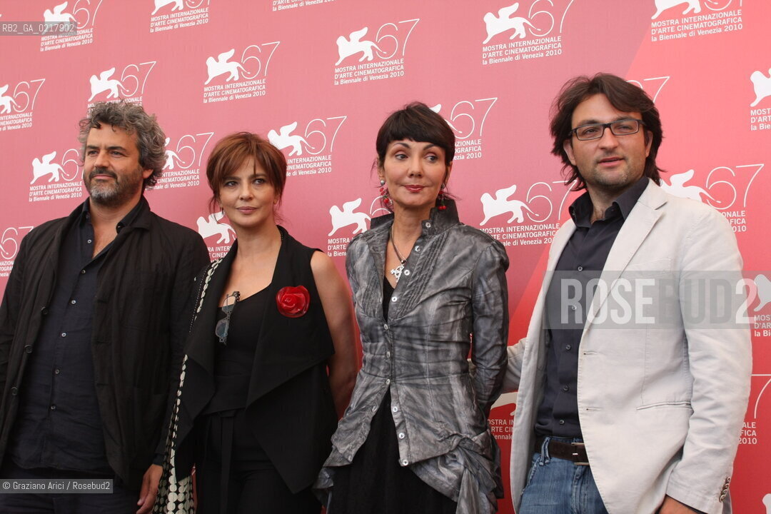 67th Venice International Film Festival - Venice September 2, 2010 - Photocall of the film Se hai una montagna di neve, tienila allombra - (left to right) Edoardo Nesi, actress Laura Morante, the director Elisabetta Sgarbi and Eugenio Lio