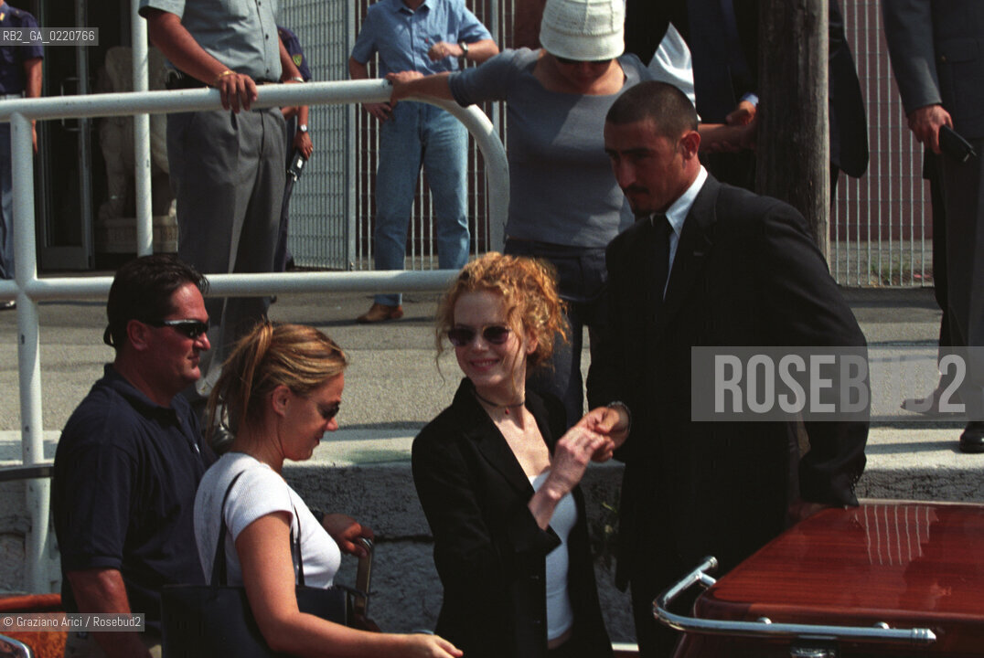 - Venezia,2000. 57°Festival Internazionale dArte Cinematografica. Lattrice Nicole Kidman in taxi mentre arriva alla Mostra del Cinema di Venezia. Cinema attrice taxi  ritratto.- Venice, 2000. 57th Venice International Film Festival. Portrait of the actress Nicole Kidman ©  Graziano Arici
