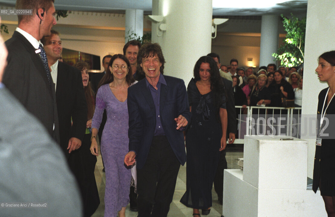 - Venezia, 2000. 57°Festival Internazionale dArte Cinematografica di Venezia.Il cantante rock Mick Jagger, leader dei Rolling Stones,alla prima del film Liam al Palazzo del Cinema. Cinema ritratto musica cantante rock.- Venice, 2000. 57th Venice International Film Festival. Portrait of the singer Mick Jagger, leader of the band Rolling Stones, at projection of the film Liamin the Palazzo del Cinema  ©  Graziano Arici