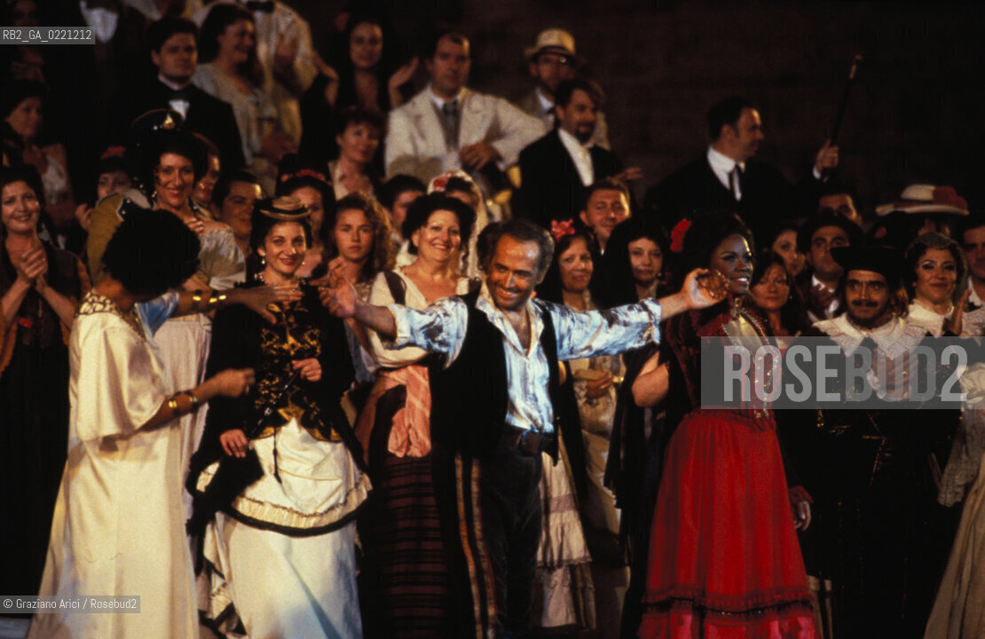 _Verona,1995. Il tenore spagnolo Josè Carreras celebra i suoi 25 anni di carriera: in Arena durante lesibizione.  Musica opera cantante lirica tenore.- Verona,1995. The spanish tenor Josè Carreras during the celebration for 25 years of career in the Veronàs Arena ©Graziano Arici/Rosebud2.
