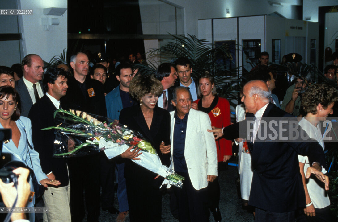 - Venezia, 1993. Mostra Internazionale dArte Cinematografica. Il direttore della Mostra Gilberto Gillo Pontecorvo insieme alla rockstar e cantante Tina Turner. Cinema Musica cantante rockstar .- Venice, 1993. Venice Film Festival. The director of Venice Film Festival Gillo Pontecorvo with the singer rockstar popstar Tina Turner  ©Graziano Arici/Rosebud2
