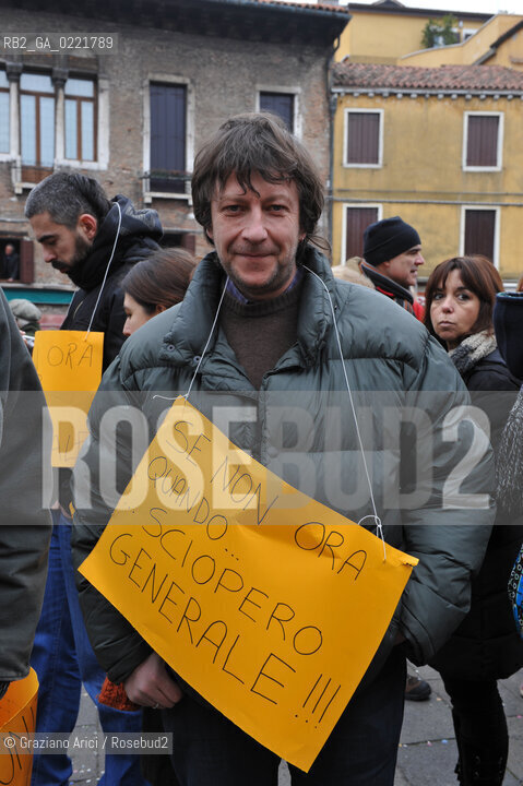 Venice 13/02/11 : Se non ora quando : women demonstration against the Berlusconi government: the No Global leader Luca Casarini  donne politica berlusconi manifestazione @ graziano arici