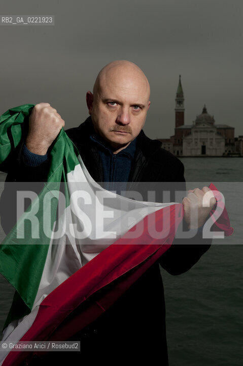 Venice 14/1/11 - The writer Tiziano Scarpa with the Italian national flag. He fought against the racism for an interracial country and now, in the 150 years centennial of italian Unity,  the tricolored flag is his fight flag. ©Graziano Arici/Rosebud2