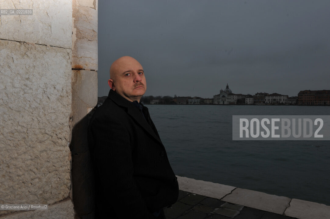 Venice 14/1/11 - The writer Tiziano Scarpa with the Italian national flag. He fought against the racism for an interracial country and now, in the 150 years centennial of italian Unity,  the tricolored flag is his fight flag. ©Graziano Arici/Rosebud2