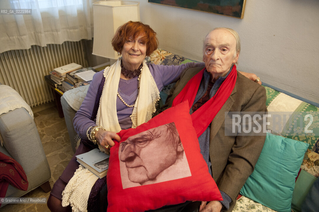 Pieve di Soligo (TV) 14/1/02/11 - In St Valentinès Day,the poet Andrea Zanzotto at home with his wife Marisa waiting for meeting the poet Patrizia Valduga, in Pieve di Soligo to present his book Poeti innamorati about poetry and love, letteratura poesia ©Graziano Arici/Rosebud2.