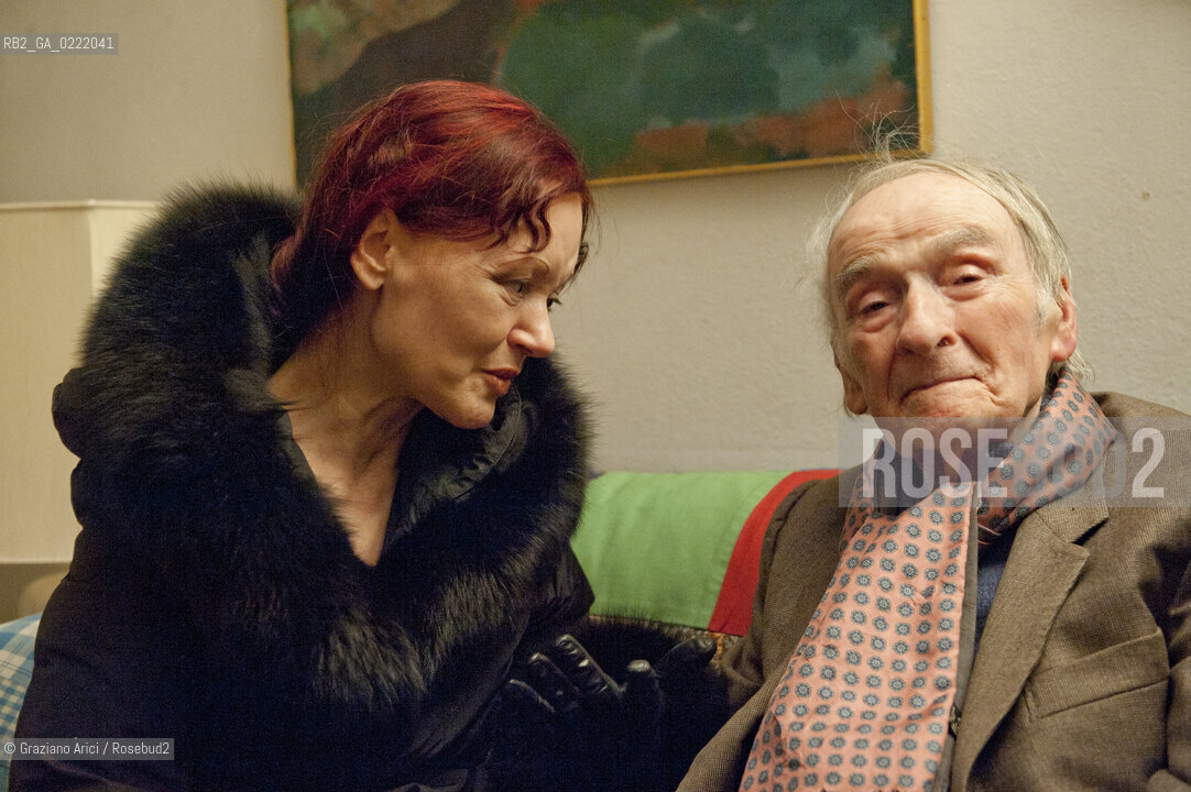 Pieve di Soligo (TV) 14/1/02/11 - In St Valentinès Day, the poet Patrizia Valduga, in Pieve di Soligo to present his book Poeti innamorati about poetry and love, meet the poet Andrea Zanzotto at home letteratura poesia ©Graziano Arici/Rosebud2