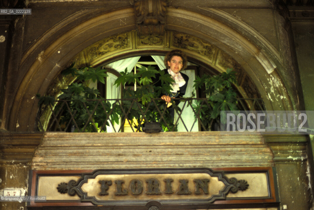 San Marco,Venezia,1985.Ritratto di Daniela Vedaldi, titolare del Caffè Florian. Caffe ritratto.San Marco,Venice,1985.Portrait of Daniela Vedaldi,owner of the Caffè Florian