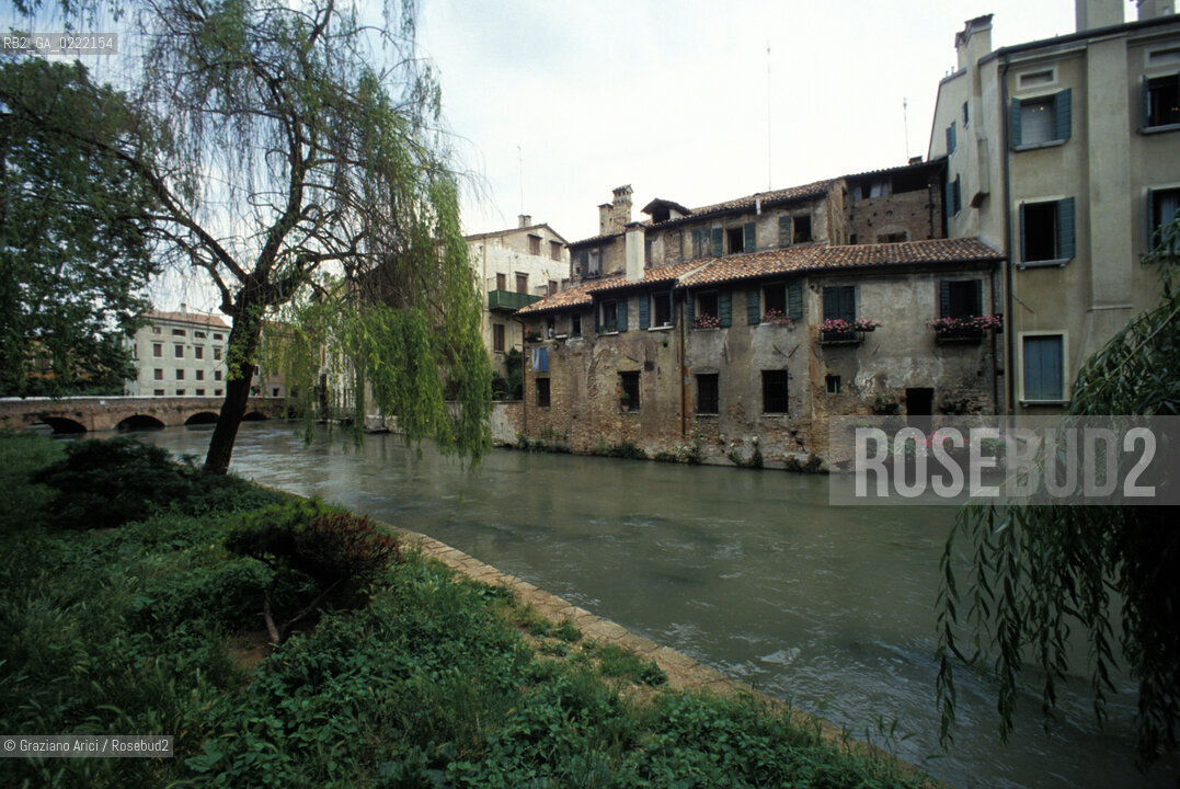 Treviso (Veneto), 2002. Il fiume Botteniga..Treviso (Veneto),2002.The Botteniga river ©Graziano Arici/Rosebud2