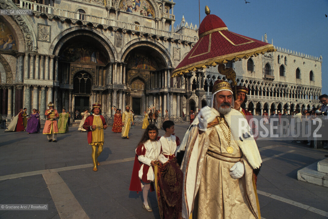 - Venezia,1994.La regata delle quattro Repubbliche marinare corteo storico in Piazza San Maro.SPORT Regata corteo repubbliche marinare.- Venice,1994.The Regatta.Historical demostration in Sant Marks Square ©Graziano Arici/Rosebud2