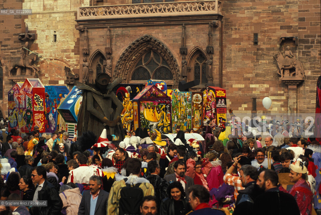 - Basilea, Svizzera,1995.Carnevale di Basilea. Folla di maschere.Geo carnevale maschere costumi travestimenti.- Basilea,Svizzera,1995.Canival of Basilea.Crowds of people ©Graziano Arici/Rosebud2