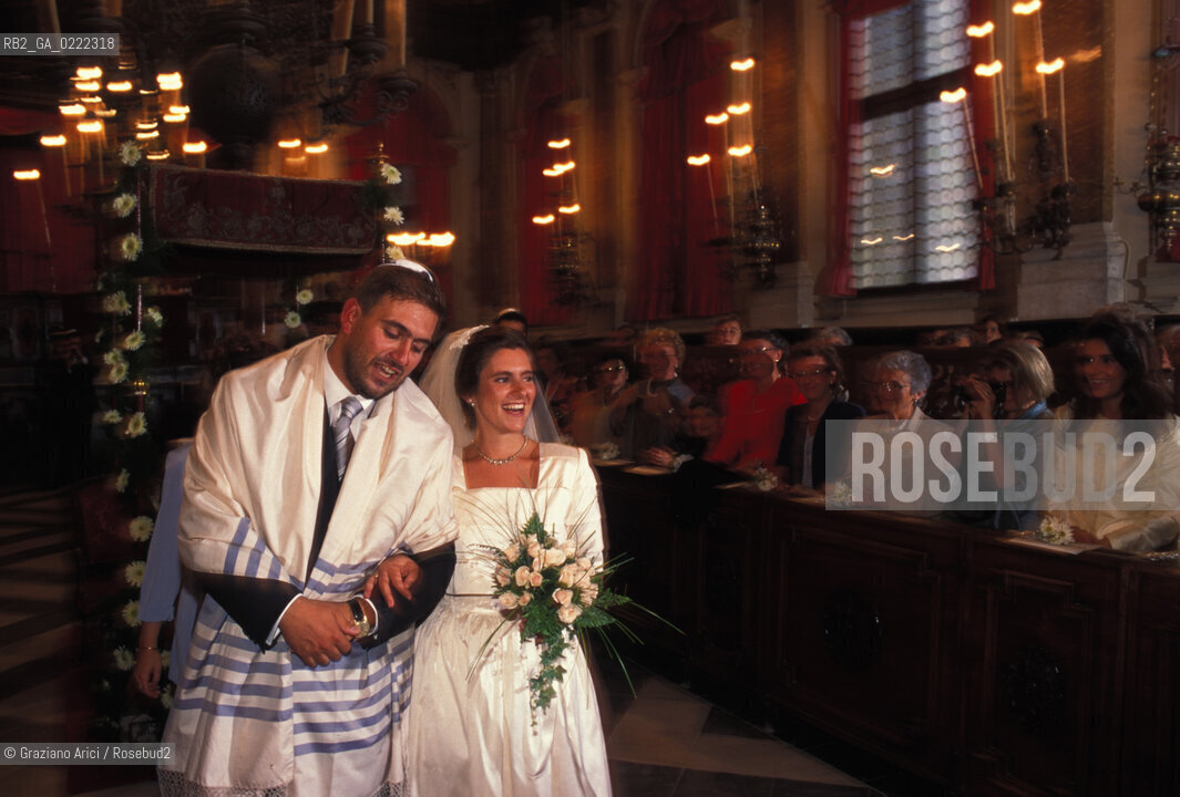 - Venezia, Cannaregio,1994. Il vecchio Ghetto Ebraico di Venezia.Festa di matrimonio. Geo ghetto ebraismo ebraico.- Venice,Cannaregio,1994.The old Jewish Ghetto of Venice. A jewish marriage ©Graziano Arici/Rosebud2