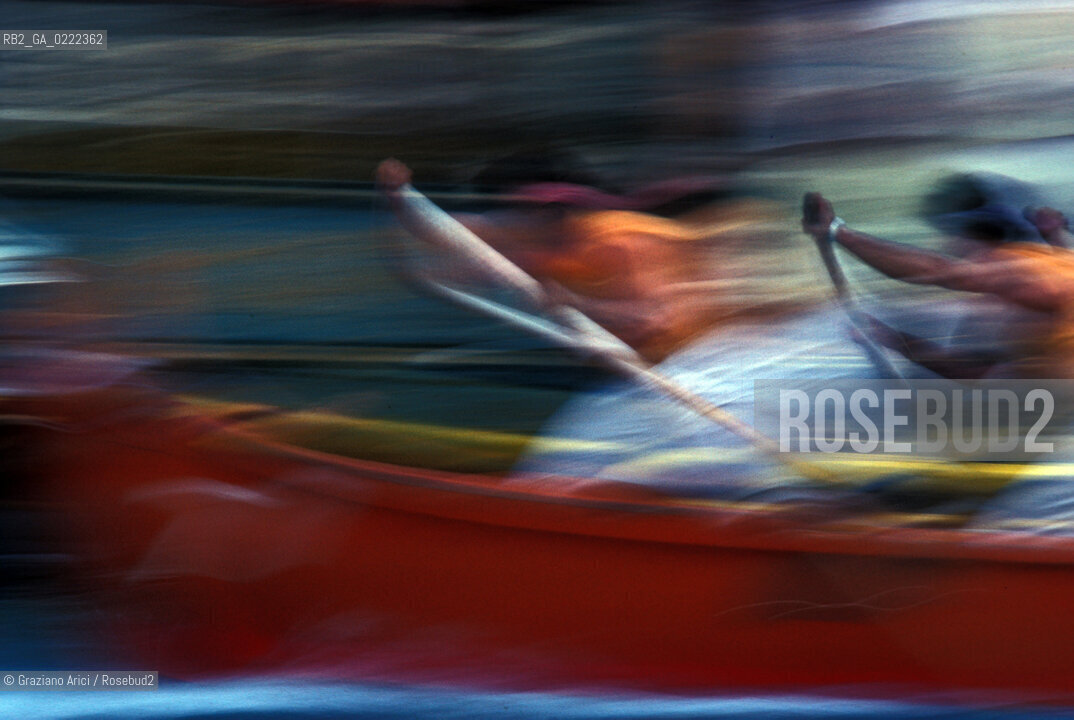 - Venezia, 1995. La vogalonga di Venezia é la regata storica non competitiva che si tiene a maggio. Regata remi barche competizione.- Venice,1995.The vogalonga of Venice.Is a rowing competition ©Graziano Arici/Rosebud2