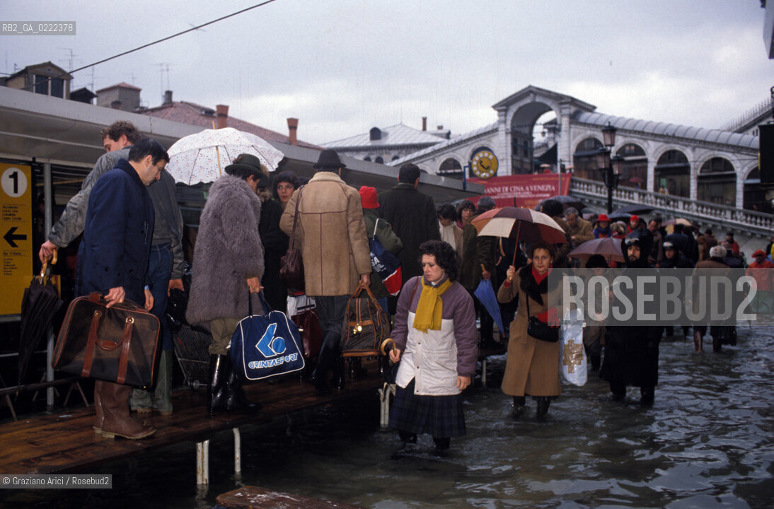 - Rialto,Venezia. Acqua alta. Geo acqua alta.- Rialto,Venice.Hight tide ©Graziano Arici/Rosebud2