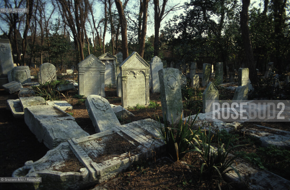 Lido di Venezia,1994. Lantico cimitero ebraico del Lido di Venezia.Geo cimitero ebraismo .lido of Venice,1994.The Jewish cemetery ©Graziano Arici/Rosebud2