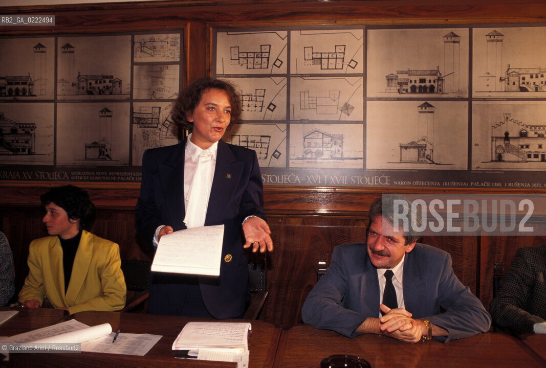 Istria,Croazia,1995. La politica e poetessa Loredana Bogliun Debeljuh durante una riunione degli istriani. Politica Letteratura scrittrice ritratto.Istria,Croazia,1995. The politician and poet Loredana Bogliun Debeljuh in a istrian meeting ©Graziano Arici/Rosebud2
