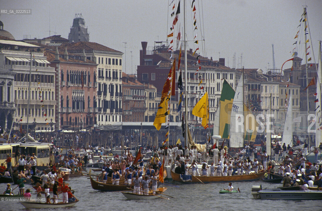 - Venezia,1992.Il Moro di Venezia attorniato dalle imbarcazioni.Festa per il rientro dellequipaggio.Competizione Americàs Cup vela sport.- Venice,1992.The Moro of Venice.Celebration of the Moro ©Graziano Arici/Rosebud2