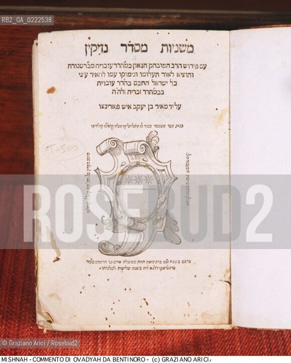 Nome:..MISHNAH COMMENTO DI OVADYAH DA BENTINORO..Localizzazione:..VENEZIA / CANNAREGIO / CAMPO DEL GHETTO NOVO / BIBLIOTECA-ARCHIVIO RENATO MAESTRO..VENICE / CANNAREGIO / CAMPO GHETTO NOVO / THE LIBRARY-ARCHIVES RENATO MAESTRO..Soggetto:..MISHNAH COMMENTO DI OVADYAH DA BENTINORO / FRONTESPIZIO / LIBRO..MISHNAH COMMENTED BY OVADYAH DA BENTINORO /  TITLE-PAGE / BOOK..Cronologia:..SEC. XVI SECONDO QUARTO / 1549..XVIth CENTURY / 1549..Autore:..OVADYAH DA BENTINORO    ..Stile:..Editori/Stampatori: ..MEIR PARENZO (NELLA CASA DEL PATRIZIO CARLO QUERINI) EDITORE, VENEZIA..MEIR PARENZO (NELLA CASA DEL PATRIZIO CARLO QUERINI) PUBLISHER VENICE..Committenza:     ..Materia e Tecnica:..Collocazione:..Note:..RELIGIONE EBRAICA ..JEWISH RELIGION  ..Riproduzione Fotografica:..Graziano Arici/Rosebud2 .Copyright:..Graziano Arici / rosebud2/..Data:..1990..Costo:..A..key:..LIBRI..BOOKS..
