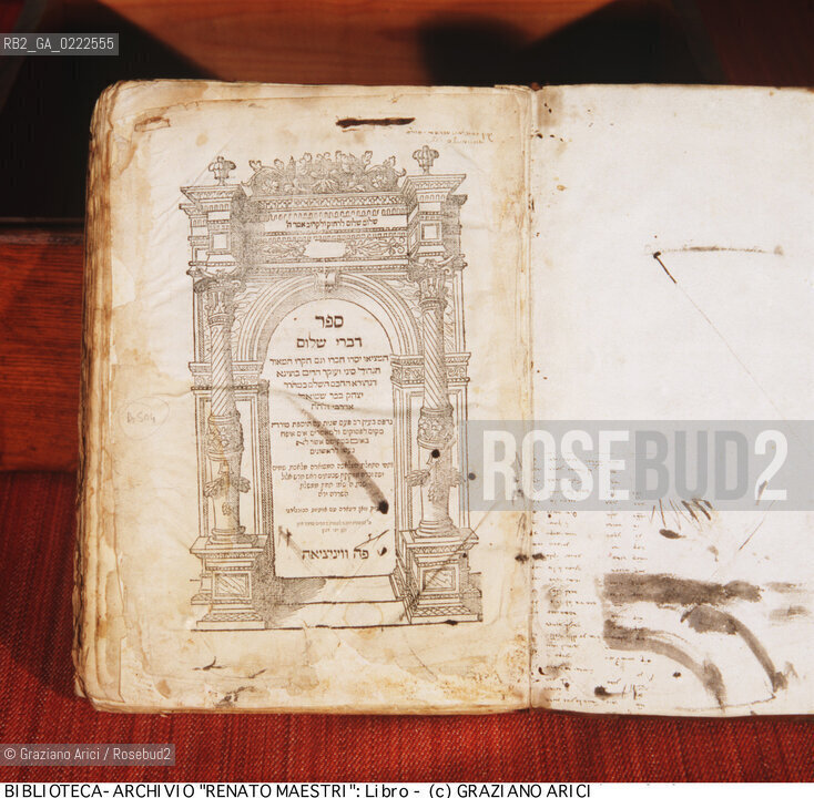 Nome:..LIBRO....Localizzazione:..VENEZIA / CANNAREGIO / CAMPO DEL GHETTO NOVO / BIBLIOTECA-ARCHIVIO RENATO MAESTRO..VENICE / CANNAREGIO / CAMPO GHETTO NOVO / THE LIBRARY-ARCHIVES RENATO MAESTRO..Soggetto:..LIBRO....Cronologia:......Autore:......Stile:......Editori Stampatori:......Committenza:......Materia e Tecnica:......Collocazione:......Note:......Riproduzione Fotografica:..Graziano Arici/Rosebud2  ....Copyright:..BIBLIOTECA-ARCHIVIO RENATO MAESTRO/   ....Data:..1994....Costo:..A....Key:..LIBRI  ..BOOKS..