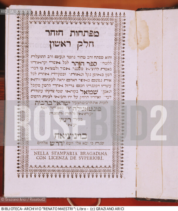 Nome:..LIBRO....Localizzazione:..VENEZIA / CANNAREGIO / CAMPO DEL GHETTO NOVO / BIBLIOTECA-ARCHIVIO RENATO MAESTRO..VENICE / CANNAREGIO / CAMPO GHETTO NOVO / THE LIBRARY-ARCHIVES RENATO MAESTRO..Soggetto:..LIBRO....Cronologia:......Autore:......Stile:......Editori Stampatori:......Committenza:......Materia e Tecnica:......Collocazione:......Note:......Riproduzione Fotografica:..Graziano Arici/Rosebud2  ....Copyright:..BIBLIOTECA-ARCHIVIO RENATO MAESTRO/   ....Data:..1994....Costo:..A....Key:..LIBRI  ..BOOKS..