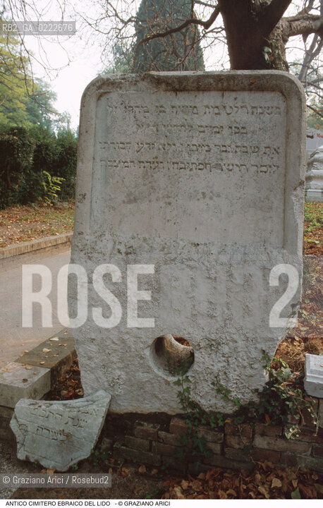 Caption: Nome:..CIMITERO EBRAICO DEL LIDO DI VENEZIA: LAPIDI  ....Localizzazione:..GHETTO / LIDO DI VENEZIA / CIMITERO EBRAICO  ..LIDO OF VENICE / JEWISH CEMETERY   ..Soggetto:..TOMBE / LAPIDI  DOPO IL RESTAURO (1999)..GRAVES / TOMBSTONES  ..Cronologia:......Autore:......Stile:......Editori Stampatori:......Committenza:......Materia e Tecnica:..MARMO  ..MARBLE   ..Collocazione:......Note:......Riproduzione Fotografica:..Graziano Arici/Rosebud2  ....Copyright:..Graziano Arici/Rosebud2/  ....Data:..2000....Costo:..A....Key: