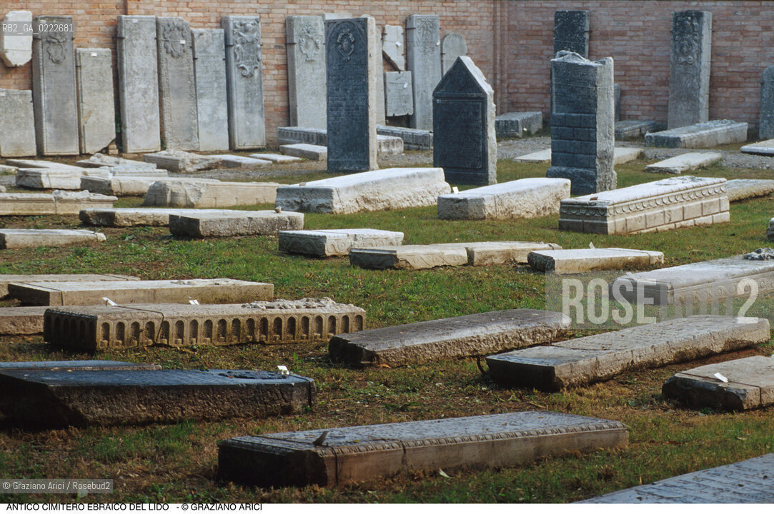 Caption: Nome:..CIMITERO EBRAICO DEL LIDO DI VENEZIA: LAPIDI  ....Localizzazione:..GHETTO / LIDO DI VENEZIA / CIMITERO EBRAICO  ..LIDO OF VENICE / JEWISH CEMETERY   ..Soggetto:..TOMBE / LAPIDI  DOPO IL RESTAURO (1999)..GRAVES / TOMBSTONES  ..Cronologia:......Autore:......Stile:......Editori Stampatori:......Committenza:......Materia e Tecnica:..MARMO  ..MARBLE   ..Collocazione:......Note:......Riproduzione Fotografica:..Graziano Arici/Rosebud2  ....Copyright:..Graziano Arici/Rosebud2/  ....Data:..2000....Costo:..A....Key: