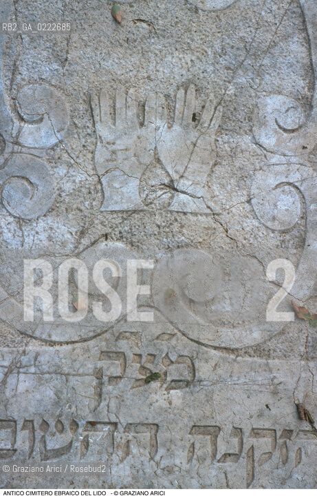 Caption: Nome:..CIMITERO EBRAICO DEL LIDO DI VENEZIA: LAPIDI  ....Localizzazione:..GHETTO / LIDO DI VENEZIA / CIMITERO EBRAICO  ..LIDO OF VENICE / JEWISH CEMETERY   ..Soggetto:..TOMBE / LAPIDI  DOPO IL RESTAURO (1999)..GRAVES / TOMBSTONES  ..Cronologia:......Autore:......Stile:......Editori Stampatori:......Committenza:......Materia e Tecnica:..MARMO  ..MARBLE   ..Collocazione:......Note:......Riproduzione Fotografica:..Graziano Arici/Rosebud2  ....Copyright:..Graziano Arici/Rosebud2/  ....Data:..2000....Costo:..A....Key: