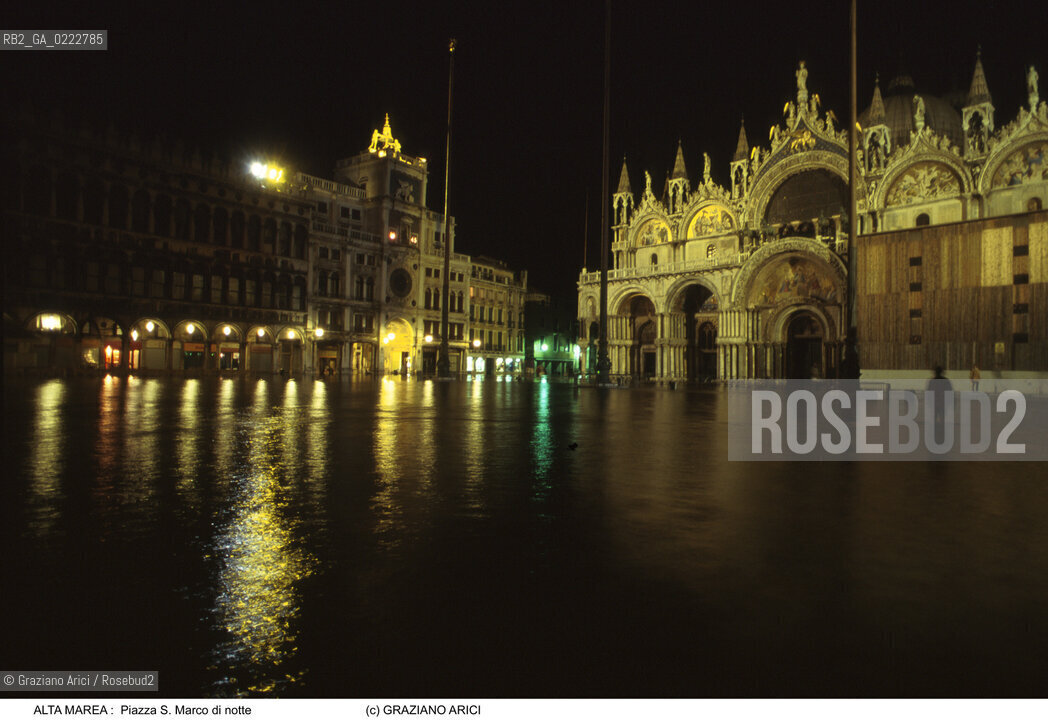Nome:..ALTA MAREA..HIGHT TIDE..Localizzazione:..VENEZIA / S. MARCO / PIAZZA S. MARCO..VENICE / ST. MARK  / ST. MARK S SQUARE..Soggetto:..ACQUA ALTA IN PIAZZA S. MARCO DI NOTTE..S. MARK S SQUARE IN THE NIGH DURING THE HIGHT TIDE..Cronologia:......Autore:......Stile:......Editori Stampatori:......Committenza:......Materia e Tecnica:......Collocazione:......Note:....Riproduzione Fotografica:..Graziano Arici/Rosebud2 ...Copyright:..Graziano Arici / rosebud2/....Data:..1995....Costo:..A....Key:..ACQUA ALTA..HIGHT TIDE..