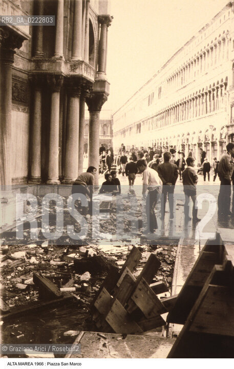 Nome:..ALTA MAREA , NOVEMBRE 1966..HIGHT TIDE , NOVEMBER 1966..Localizzazione:..VENEZIA / S. MARCO / PIAZZETTA DEI LEONCINI..VENICE / ST. MARK  /  LEONCINI S SQUARE ( ST. MARK S SQUARE )..Soggetto:..RESTI IN PIAZZA SAN MARCO DOPO L ALTA MAREA DEL NOVEMBRE 1966..REMAINS OF THE HIGHT TIDE OF NOVEMBER 1966 IN ST. MARK S SQUARE ..Cronologia:......Autore:......Stile:......Editori Stampatori:......Committenza:......Materia e Tecnica:......Collocazione:......Note:....Riproduzione Fotografica:......Copyright:......Data:..NOVEMBRE 1966....Costo:..A....Key:..ACQUA ALTA..HIGHT TIDE..