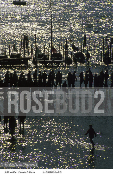 Nome:..ALTA MAREA..HIGHT TIDE..Localizzazione:..VENEZIA / S. MARCO / PIAZZETTA DI S. MARCO..VENICE / ST. MARK  / ST. MARK S PIAZZETTA..Soggetto:..ACQUA ALTA IN PIAZZETTA  S. MARCO ..ST. MARK S PIAZZETTA UNDER WATER..Cronologia:......Autore:......Stile:......Editori Stampatori:......Committenza:......Materia e Tecnica:......Collocazione:......Note:....Riproduzione Fotografica:..Graziano Arici/Rosebud2 ...Copyright:..Graziano Arici / rosebud2/....Data:..1987....Costo:..A....Key:..ACQUA ALTA..HIGHT TIDE..