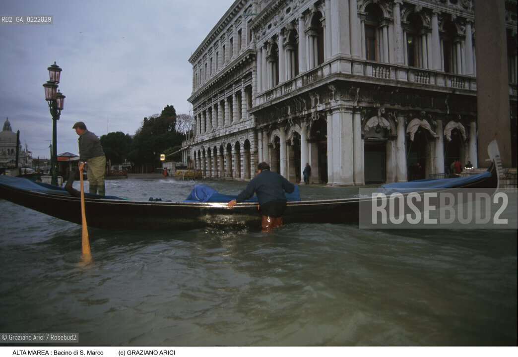 Nome:..ALTA MAREA..HIGHT TIDE..Localizzazione:..VENEZIA / S. MARCO / PIAZZETTA DI S. MARCO..VENICE / ST. MARK  / ST. MARK S PIAZZETTA..Soggetto:..ACQUA ALTA IN PIAZZETTA  S. MARCO /  GONDOLA..ST. MARK S PIAZZETTA DURING THE HIGHT TIDE / GONDOLA ( BOAT )..Cronologia:......Autore:......Stile:......Editori Stampatori:......Committenza:......Materia e Tecnica:......Collocazione:......Note:....Riproduzione Fotografica:..Graziano Arici/Rosebud2 ...Copyright:..Graziano Arici / rosebud2/....Data:..1993....Costo:..A....Key:..ACQUA ALTA..HIGHT TIDE..